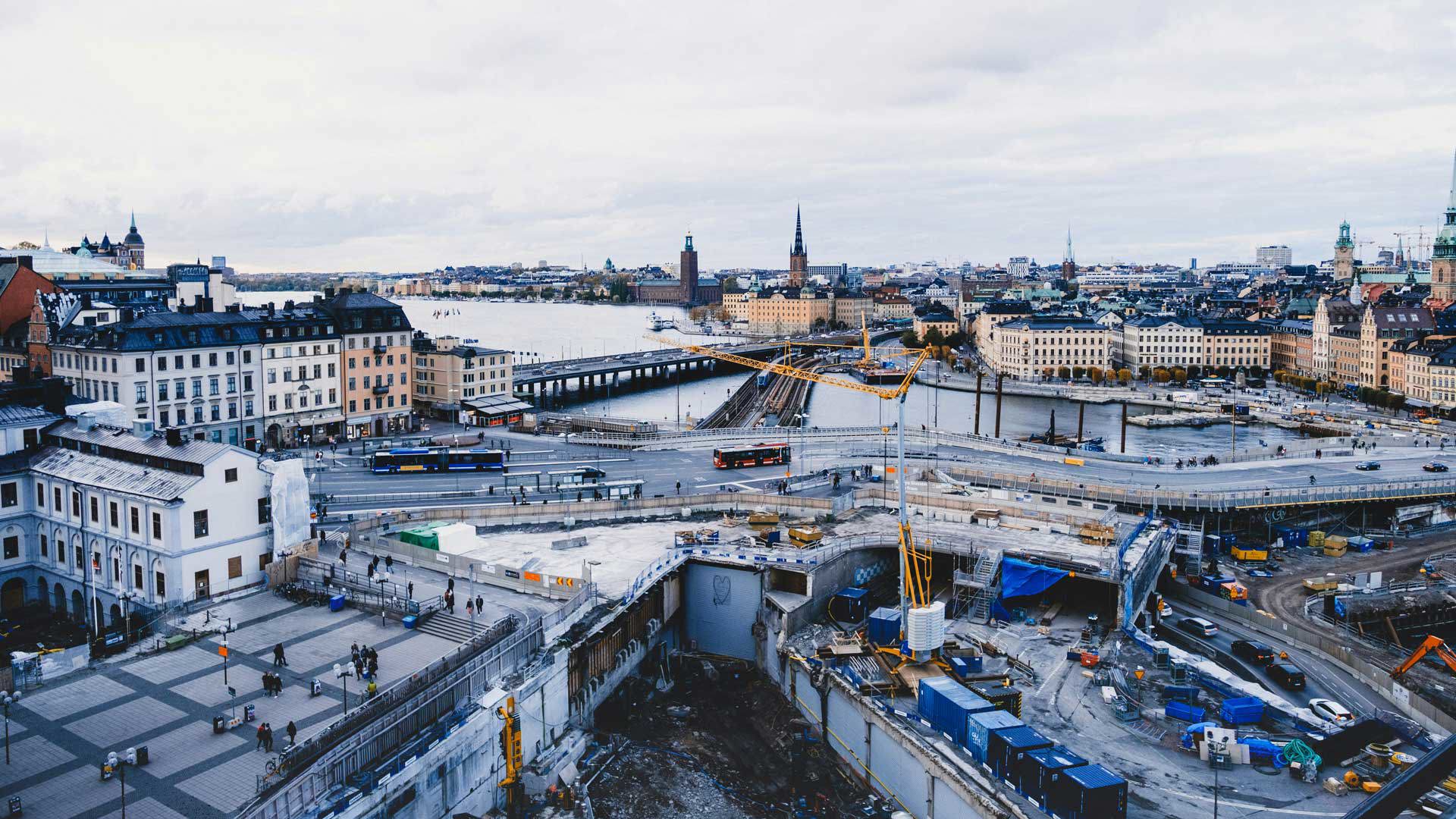 Bild på bygge i stad