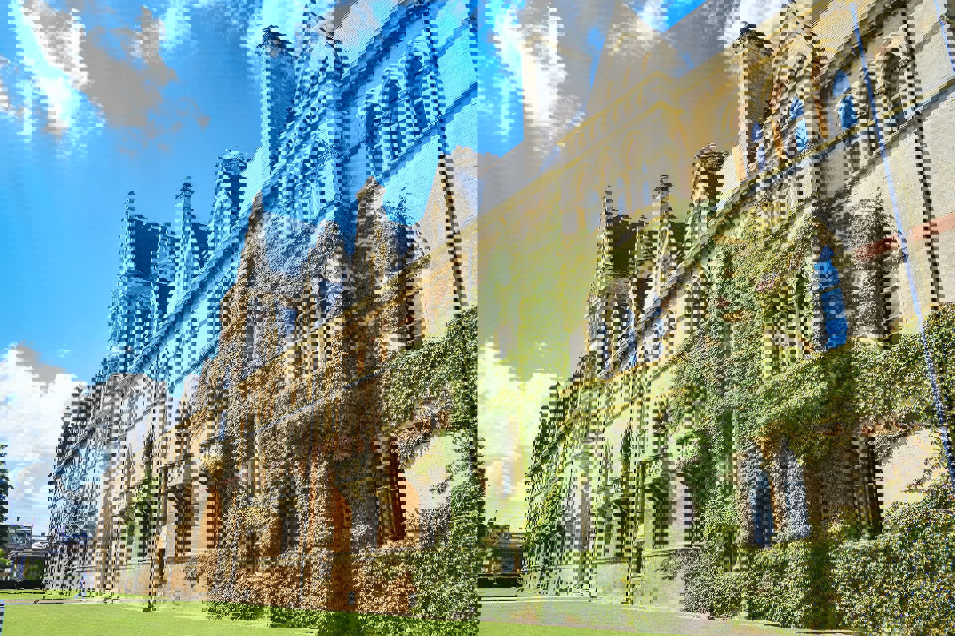 Fasad universitetsbyggnad