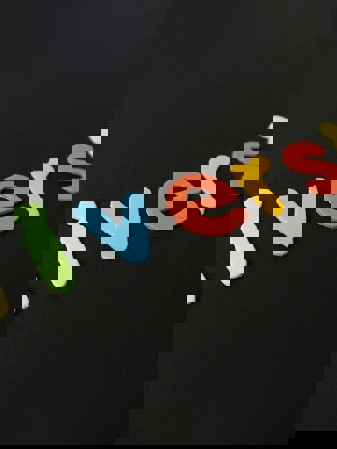 ordet diversity med olikfärgade bokstäver