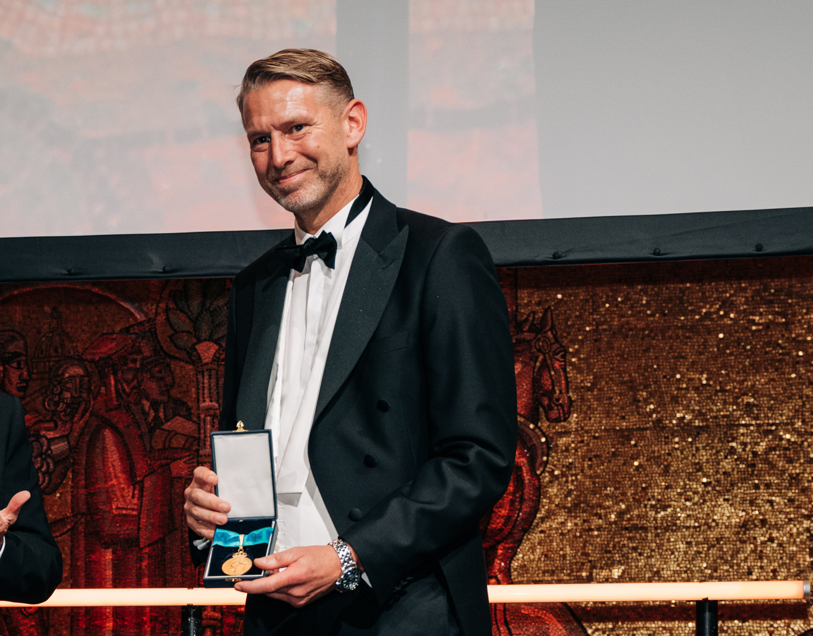 HM The King presents Peter Carlsson with the Gold Medal