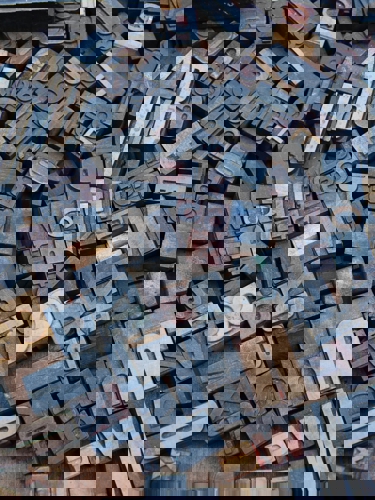 Utspridda bokstäver i trä