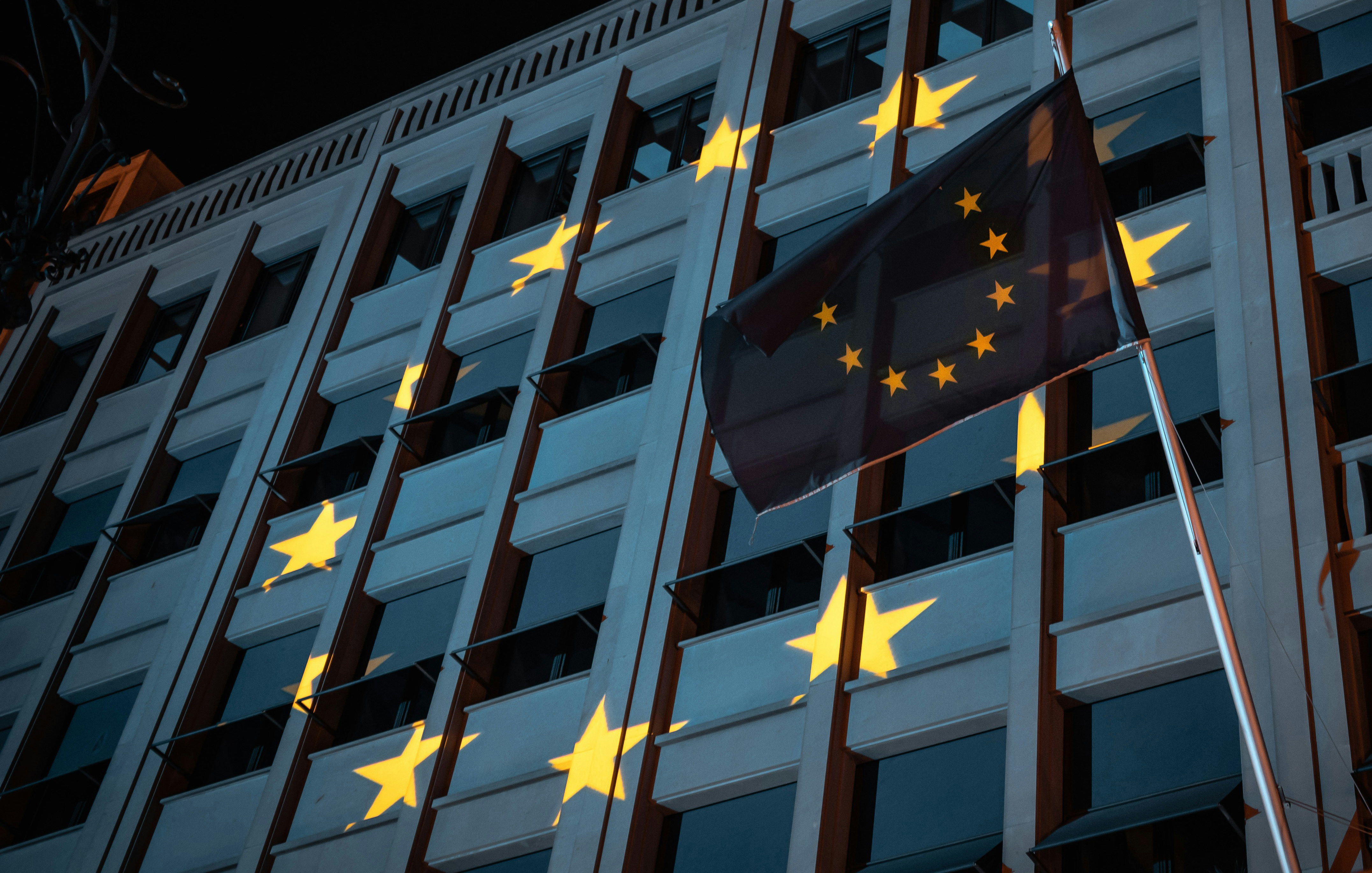 husfasad med eu-stjärnor