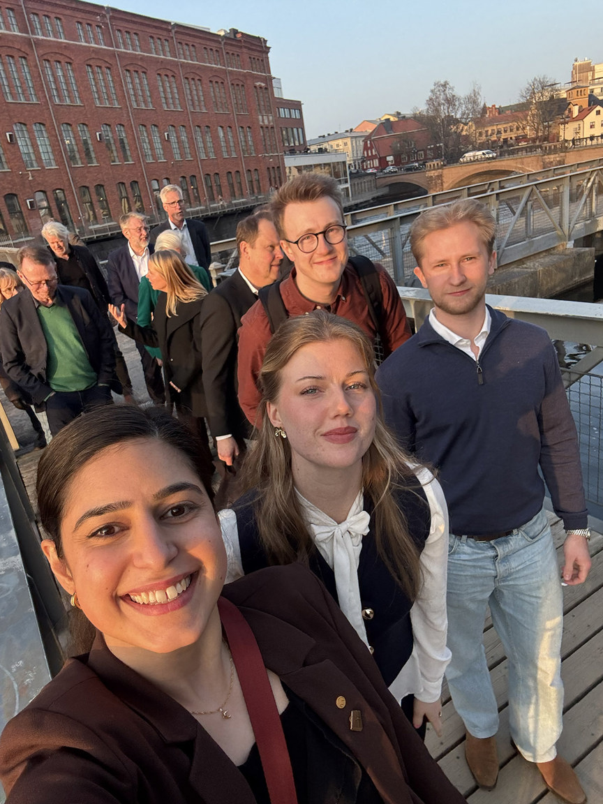 Leende grupp studenter