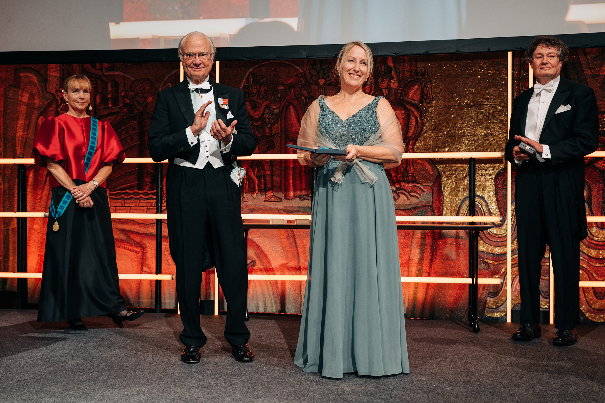 HM The King presents the Gold Medal to Victoria van Camp