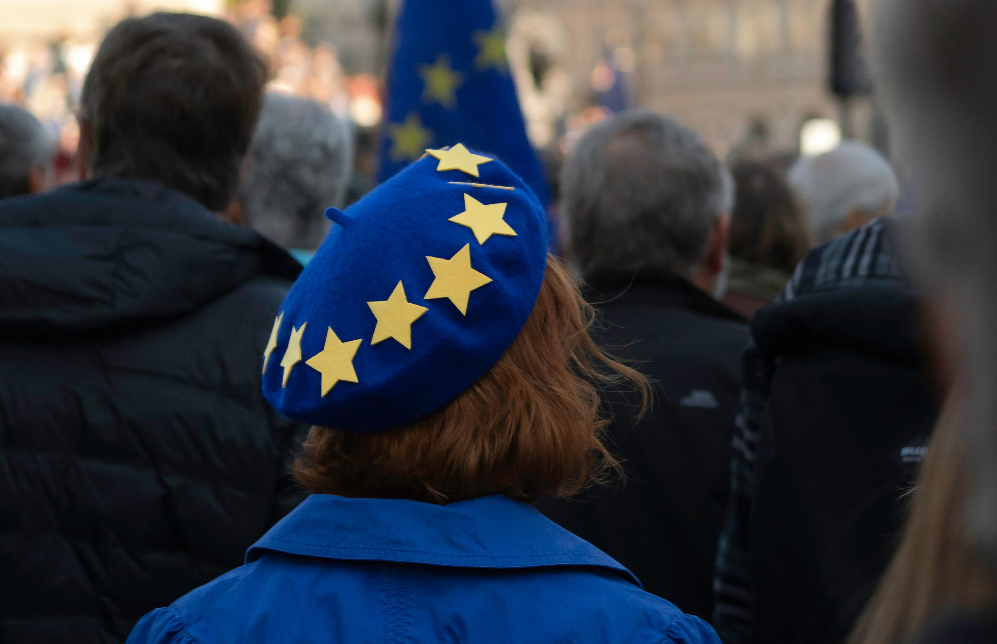 person med blå basker